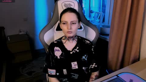 on_yxxx online show from December 21, 2024, 7:06 pm