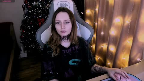 on_yxxx online show from December 28, 2024, 7:11 pm