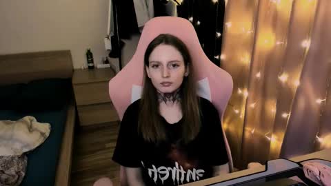 on_yxxx online show from September 8, 2025, 8:19 pm