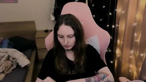 on_yxxx online show from November 17, 2025, 8:03 pm