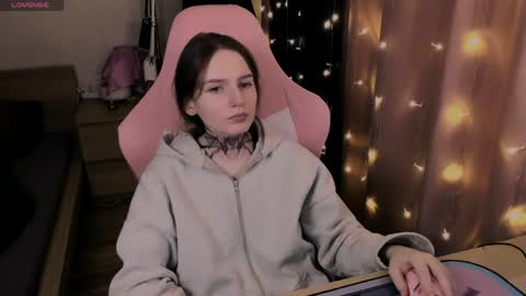 on_yxxx online show from April 3, 2026, 8:07 pm