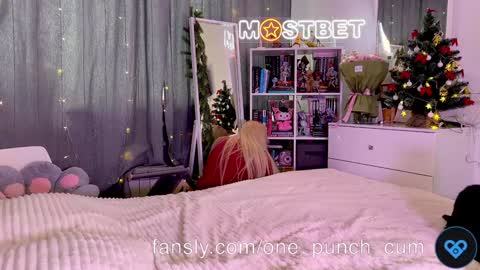 couple Lu sexy chick in middle and Jimmyblonde our friend Brianglasses online show from December 31, 2024, 10:04 am