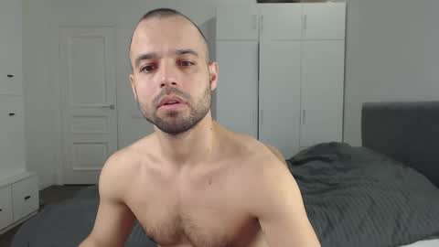 onebestlover online show from February 17, 2025, 8:19 am