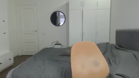 onebestlover online show from February 18, 2025, 2:06 pm