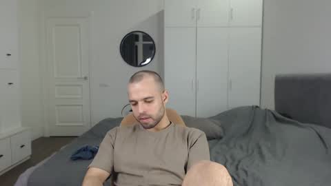 onebestlover online show from February 18, 2025, 7:41 pm