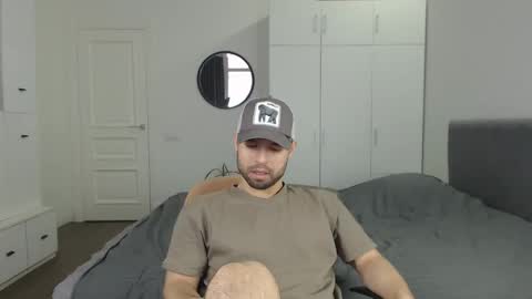 onebestlover online show from February 25, 2025, 8:47 am