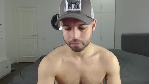 onebestlover online show from March 3, 2025, 9:22 am