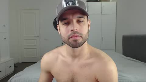 onebestlover online show from March 5, 2025, 9:05 am