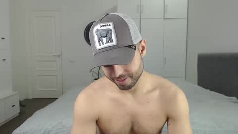 onebestlover online show from March 5, 2025, 12:22 pm