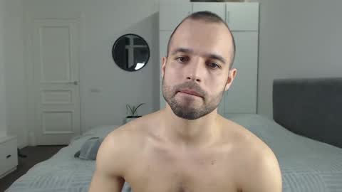 onebestlover online show from March 8, 2025, 7:20 pm