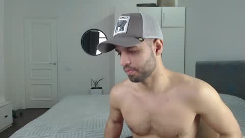 onebestlover online show from March 9, 2025, 9:57 am