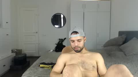 onebestlover online show from November 2, 2025, 10:39 am