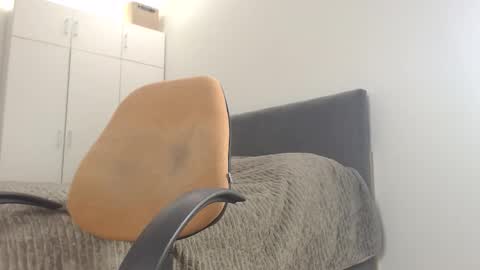 onebestlover online show from November 28, 2025, 10:40 am