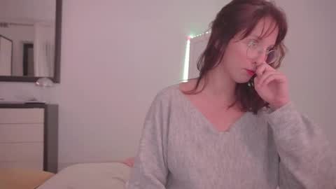 Ariel online show from November 17, 2025, 10:26 pm