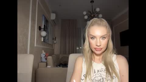 onesweet_baby online show from February 8, 2025, 6:12 pm