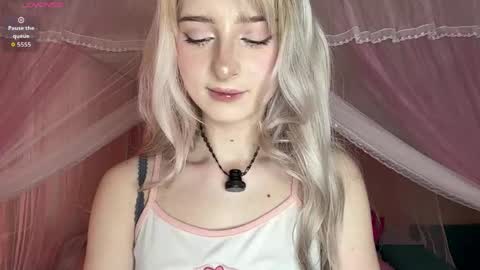 Snapshot of onlyeva1 chatting on May 5, 2026, 7:27 am Eva online show from May 5, 2026, 7:27 am