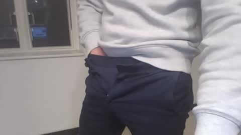 onurkneespls online show from November 1, 2025, 4:42 pm