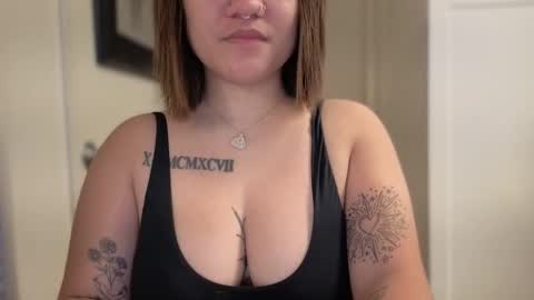 Miss Girly online show from April 18, 2026, 8:51 am