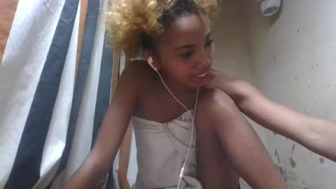 oooosoavizara online show from June 14, 2026, 8:44 pm