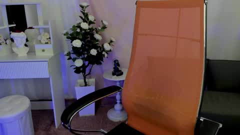 Snapshot of opalnova23 chatting on May 7, 2026, 8:42 am Nova online show from May 7, 2026, 8:42 am