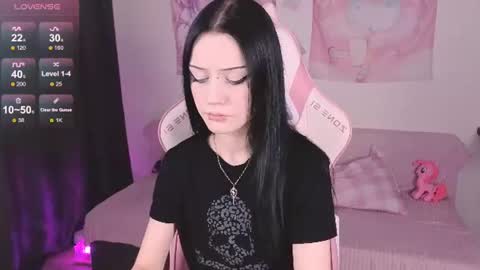 Snapshot of ophelia_amber chatting on June 19, 2026, 10:02 pm Ophelia online show from June 19, 2026, 10:02 pm