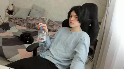 Bella and John online show from February 6, 2026, 10:40 am