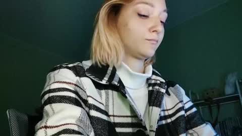 Snapshot of orange___melani chatting on March 5, 2025, 3:29 pm Melani online show from March 5, 2025, 3:29 pm