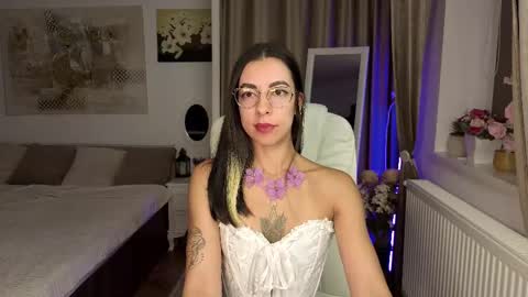 Snapshot of orchidessa chatting on October 7, 2025, 12:46 pm Eve Voss online show from October 7, 2025, 12:46 pm