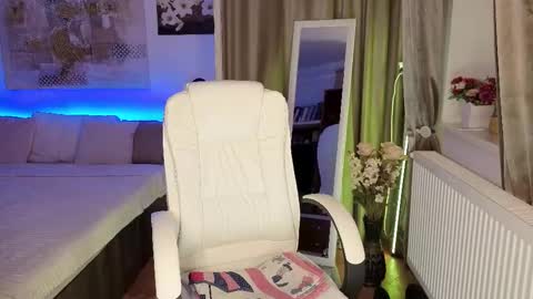 Snapshot of orchidessa chatting on November 21, 2025, 6:39 pm Eve Voss online show from November 21, 2025, 6:39 pm