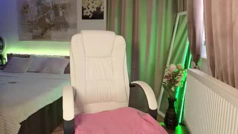 Snapshot of orchidessa chatting on December 3, 2025, 9:51 am Eve Voss online show from December 3, 2025, 9:51 am