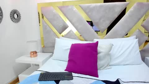 Miss Guzman  online show from January 27, 2025, 3:50 pm