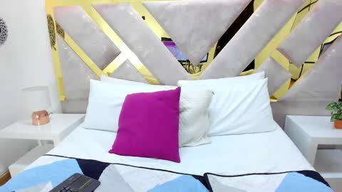 Miss Guzman  online show from January 27, 2025, 6:52 pm