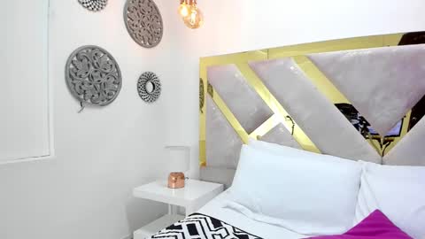 Miss Guzman  online show from February 2, 2025, 3:39 pm