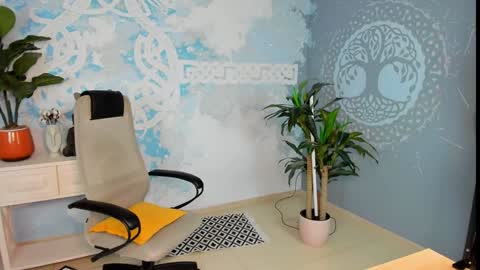 Orianna -  Hi Im into geek culture cosplay crafting LARP games. Shall we play DnD online show from December 13, 2024, 9:02 am