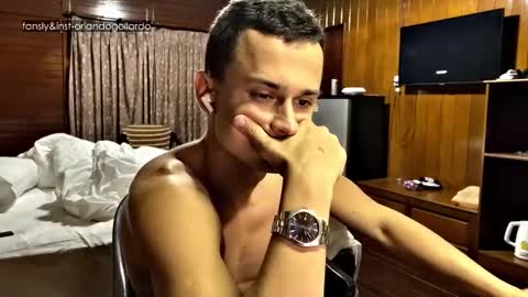 Snapshot of orlando__bloom chatting on November 26, 2025, 2:51 pm Fansly and Instagram - online show from November 26, 2025, 2:51 pm