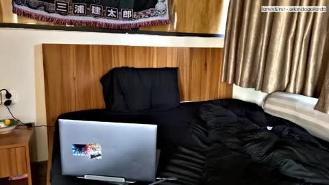 Fansly and Instagram -  online show from March 29, 2026, 5:51 am