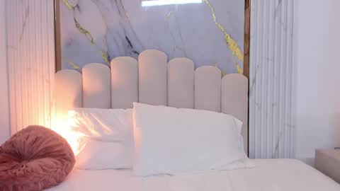 Snapshot of oshun_25 chatting on March 7, 2025, 6:11 pm Oshun online show from March 7, 2025, 6:11 pm