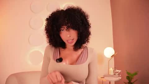 Snapshot of oshun_25 chatting on March 20, 2026, 12:10 pm Oshun online show from March 20, 2026, 12:10 pm