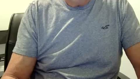 Snapshot of ossibottom chatting on May 1, 2026, 2:05 am Ossi online show from May 1, 2026, 2:05 am
