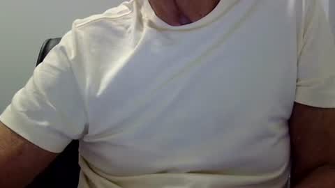 Snapshot of ossibottom chatting on June 2, 2026, 1:51 am Ossi online show from June 2, 2026, 1:51 am
