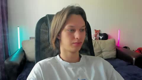 Snapshot of ostin_meoww chatting on May 4, 2026, 5:03 am Ostin online show from May 4, 2026, 5:03 am