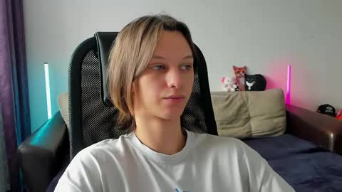 Snapshot of ostin_meoww chatting on May 7, 2026, 5:24 am Ostin online show from May 7, 2026, 5:24 am