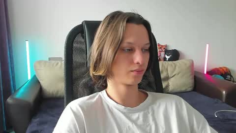 Snapshot of ostin_meoww chatting on May 17, 2026, 8:55 am Ostin online show from May 17, 2026, 8:55 am
