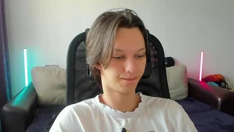 Snapshot of ostin_meoww chatting on May 19, 2026, 8:09 am Ostin online show from May 19, 2026, 8:09 am