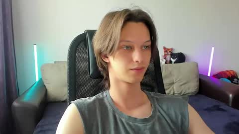Snapshot of ostin_meoww chatting on May 28, 2026, 8:22 am Ostin online show from May 28, 2026, 8:22 am
