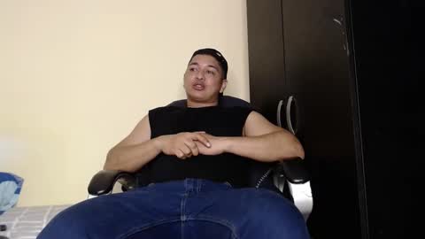otto_stud online show from September 18, 2025, 3:52 am