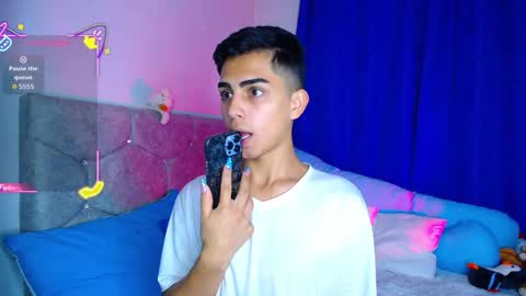 Owen  Independent model  online show from October 14, 2025, 7:20 am