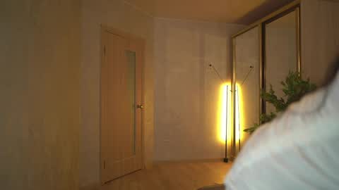 Snapshot of oxxme chatting on April 30, 2026, 9:37 am Oxana Hi friends all my videos are 50 off check my bio online show from April 30, 2026, 9:37 am