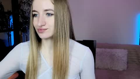 Snapshot of oxy_foxie chatting on May 25, 2026, 9:10 pm Oxy Foxie online show from May 25, 2026, 9:10 pm