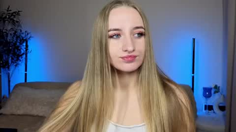 Snapshot of oxy_foxie chatting on June 2, 2026, 8:55 pm Oxy Foxie online show from June 2, 2026, 8:55 pm